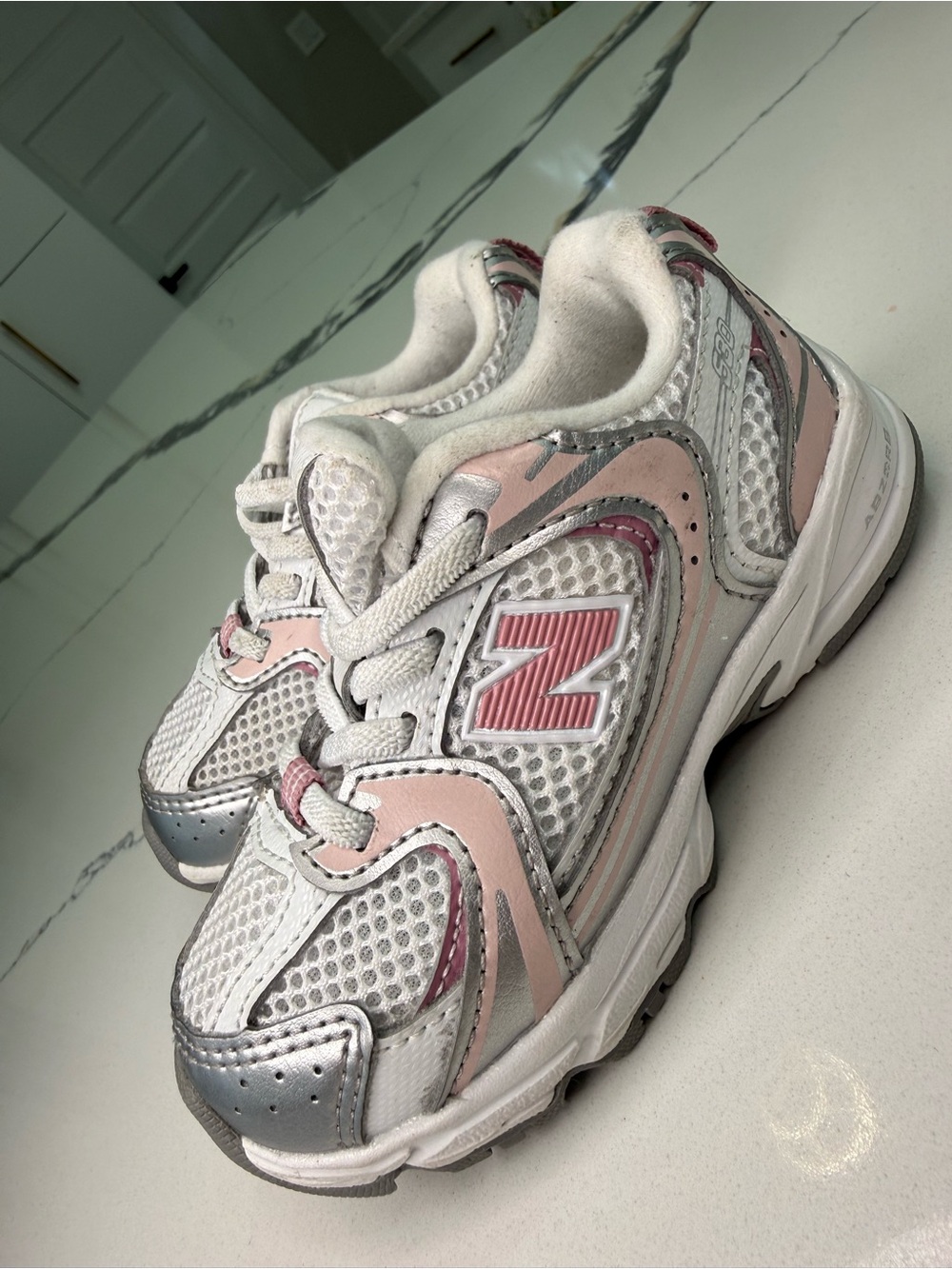 the New Balance Toddler Girls 530 Stretch Lace Casual Sneakers Size 7
